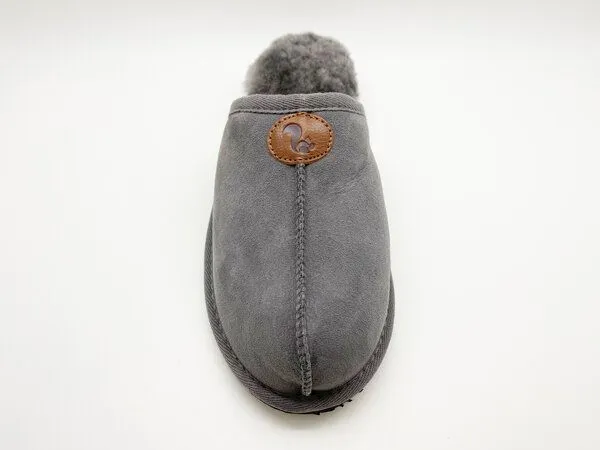 thies Pantoffel aus Schaffell "thies Grumpy Dad Slipper", fair produziert, Dark grey (dunkelgrau), – Produktbild 4 von 4
