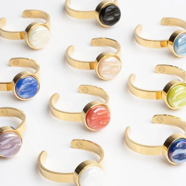 ALEXASCHA ALEXASCHA Größenverstellbarer Ring mit Stein | Goldring, Saphirblau, – Produktbild 4 von 4