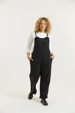 Flax and Loom Tencel Relaxed Fit Latzhose Modell: Lou-Barker – Produktbild 1 von 1
