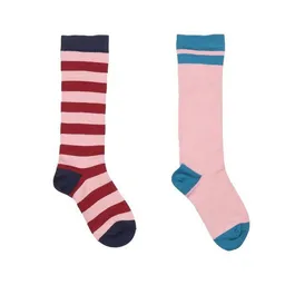 Walkiddy Baby Socken Pastel Pink lang gestreift – Walkiddy, GOTS Bio-Baumwolle, lange weiche Streifensocken für Alltag, Kinderwagen, Erstausstattung & Geschenk – Produktbild 1 von 1