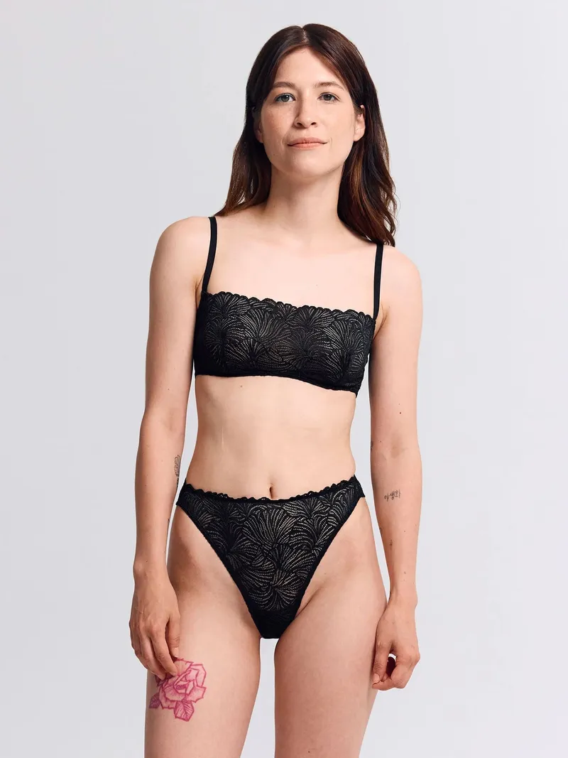 erlich textil erlich textil Fluid Lace bügelloser Bandeau Bralette mit Spitze aus recyceltem Polyamid, made in Europe, Schwarz, – Produktbild 1 von 5