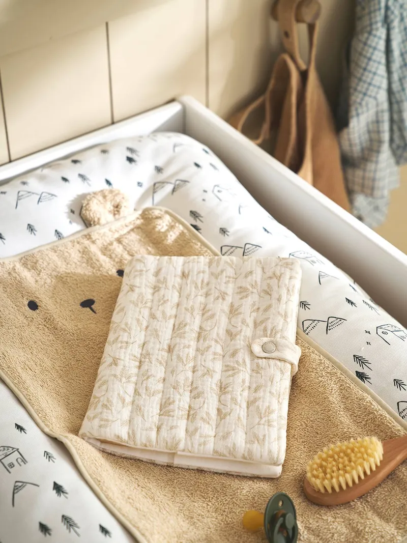 Vertbaudet Schutzhülle für das Vorsorgeheft, Beige bedruckt/hygge, – Produktbild 1 von 3