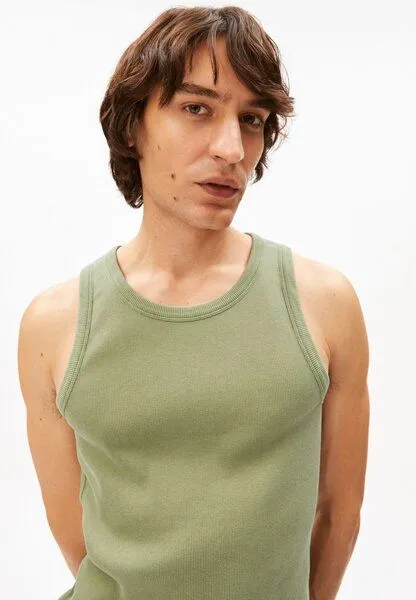 ARMEDANGELS ARMEDANGELS GMT DYE Herren Ripp-Top aus Bio-Baumwoll Mix, Fatigue green washed, – Produktbild 3 von 4