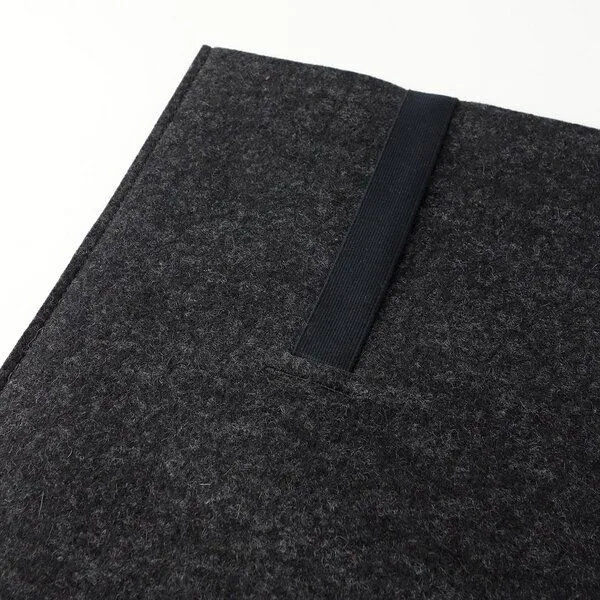 matilda k. manufaktur matilda k. manufaktur Minimalistische Hülle aus Wollfilz 'moritz' (mit Einsteckfach) für Tablet | für apple ipad | ipad air | ipad pro 11 | 12,9 zoll, Anthrazit-schwarz, – Produktbild 3 von 3