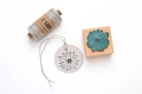 STUDIO KARAMELO STUDIO KARAMELO Stempel WEIHNACHTSSTERN Buchenholz – Produktbild 2 von 2