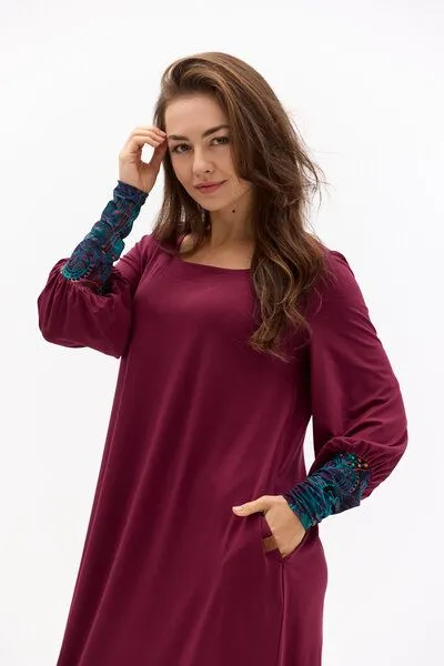 KOKOworld Kleid Morelia – Ballonkleid – Länge bis zum Knie/über das Knie – Aufgebauschte Ärmel – Carré-Ausschnitt – Farbenfroher einzigartiger Print von KOKOworld – Fair produziert in Polen, Wine amanay (weinrot), – Produktbild 2 von 4