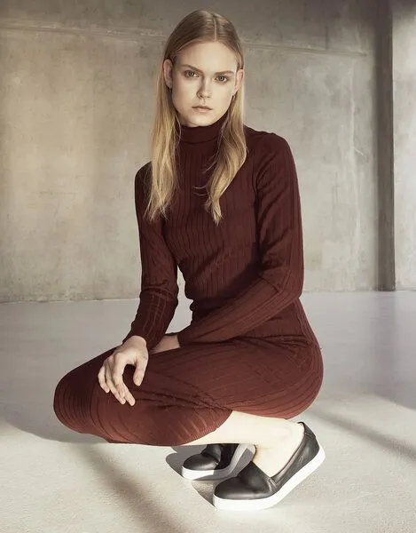 NINE TO FIVE NINE TO FIVE #sarriá - veganer Slip Sneaker mit Fussbett aus Naturlatex und Kork, Black micro, – Produktbild 3 von 4