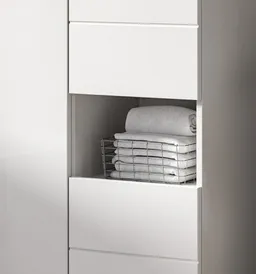 Inn.Furn Badkommode Larik (Bad Midischrank in Weiß Hochglanz, 3-türig, 60 x 131 cm), 9 Fächer für viel Stauraum – Produktbild 1 von 1