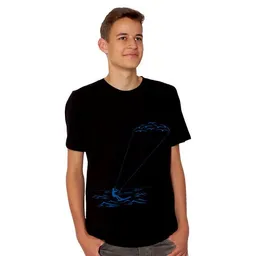 HANDGEDRUCKT HANDGEDRUCKT RESTPOSTEN "Kitesurfing" Männer T-Shirt – Produktbild 1 von 1
