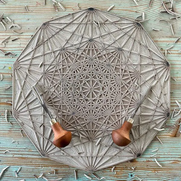 Veskor Cassiopeia Veskor Cassiopeia DEMIHEXERAKT Heilige Geometrie Linoldruck | 40 × 40 cm | Gold auf Schwarz – Produktbild 3 von 4