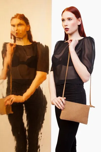 ELEKTROPULLI ELEKTROPULLI Lederhandtasche ELLA mit zwei Fächern, Braun, – Produktbild 4 von 4