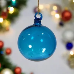 Moogoo Creative Africa Moogoo Creative Africa Mundgeblasene Weihnachtskugel | Sky Blue | handgemacht in Palästina | Fair Trade for Peace – Produktbild 1 von 1