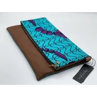 ONE OF EACH ONE OF EACH Clutch "Nigeria" Handtasche aus Leder und Baumwollstoff mit afrikanischem Print – Produktbild 1 von 1