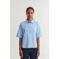 Basic Apparel Basic Apparel Kurzarm Bluse SILJE mit Knöpfen aus Bio-Baumwolle, Blau (frozen-fjord), – Produktbild 1 von 1