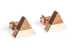 BeWooden BeWooden Dreieckige Ohringe - Holz und Edelstahl Kombination – Produktbild 1 von 1