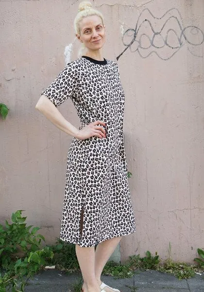 Lena Schokolade Lena Schokolade Leo Kleid mit schwarzem Ausschnitt aus Bio-Jersey – Produktbild 4 von 4