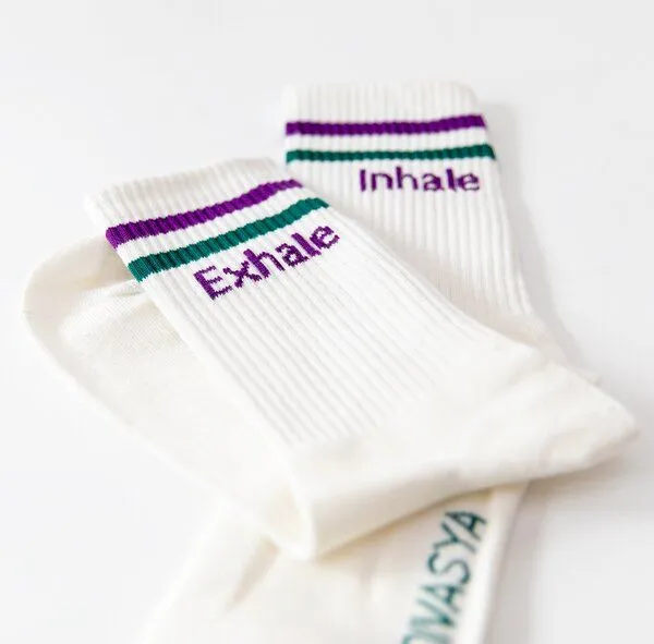 Divasya Divasya Socken mit Yoga Motiv | Inhale Exhale | purple strip – Produktbild 4 von 4