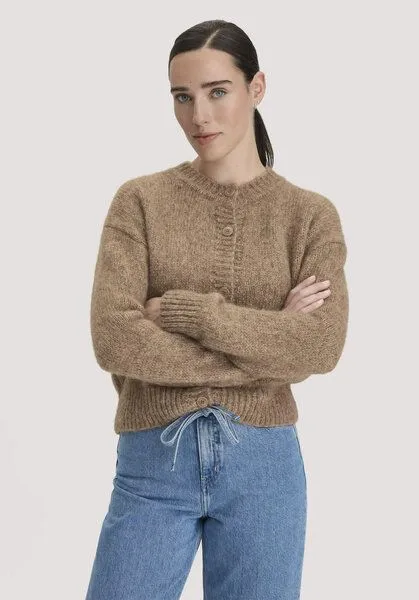 hessnatur hessnatur Strickjacke Relaxed aus Alpaka und Bio-Baumwolle, Naturcamelbraun, – Produktbild 1 von 4