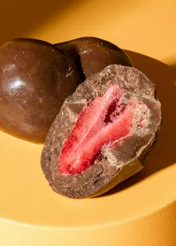 KoRo Gefriergetrocknete Erdbeeren in Milchschokolade 1 kg – Produktbild 1 von 1