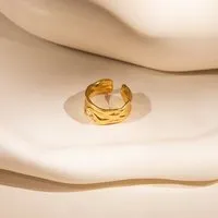 ELEKTROPULLI ELEKTROPULLI Größenverstellbarer STRUCTURE Ring, Gold, – Produktbild 1 von 1