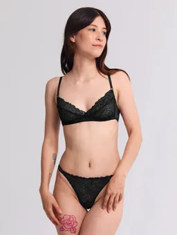 erlich textil erlich textil Fluid Lace String mit Spitze aus recyceltem Polyamid, made in Europe – Produktbild 1 von 1