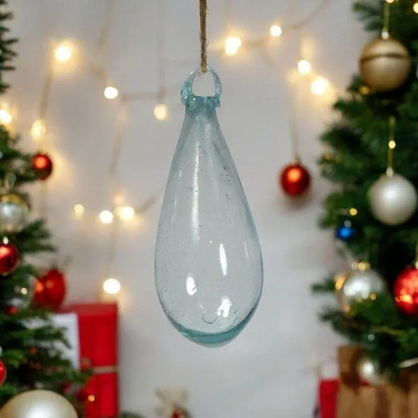 Moogoo Creative Africa Moogoo Creative Africa Mundgeblasene Weihnachtskugel "Tropfen" | Clear (Transparent) | handgemacht in Palästina | Fair Trade for Peace – Produktbild 1 von 2