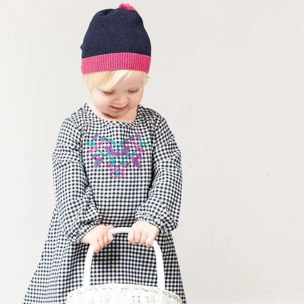 Sense Organics & friends in cooperation with GARY MASH Sense Organics & friends in cooperation with GARY MASH Kindermütze mit Bommel, Senfgelb-aqua, – Produktbild 3 von 3