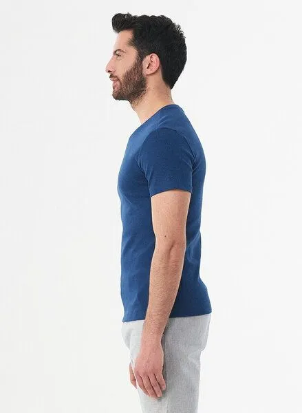 ORGANICATION ORGANICATION Geripptes T-Shirt aus Bio-Baumwolle mit V-Ausschnitt, Navy, – Produktbild 3 von 4