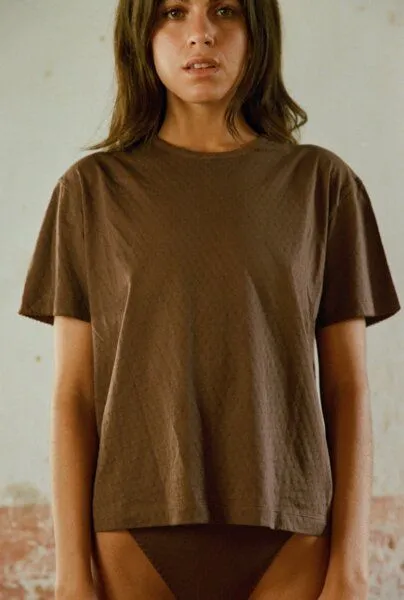 Nénés Nénés Zeitloses T-Shirt, Braun, – Produktbild 1 von 4