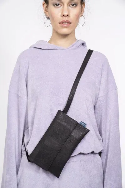 ein garten Studios ein garten Studios Bauchtasche -Hipbag Clap- aus Kork, Black, – Produktbild 3 von 3