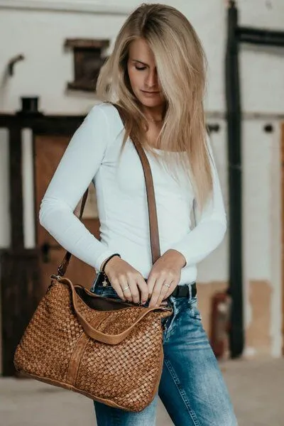manbefair manbefair Schultertasche Cécile, Beige, – Produktbild 4 von 4