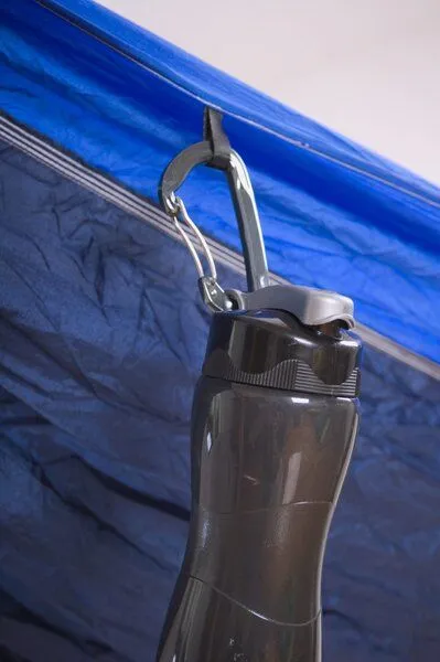 Hideaway Outfitters Hideaway Outfitters Doppel Reisehängematte aus atmungsaktiver Fallschirmseide inklusive Baumgurte und Karabiner, Blau-hellblau, – Produktbild 3 von 4