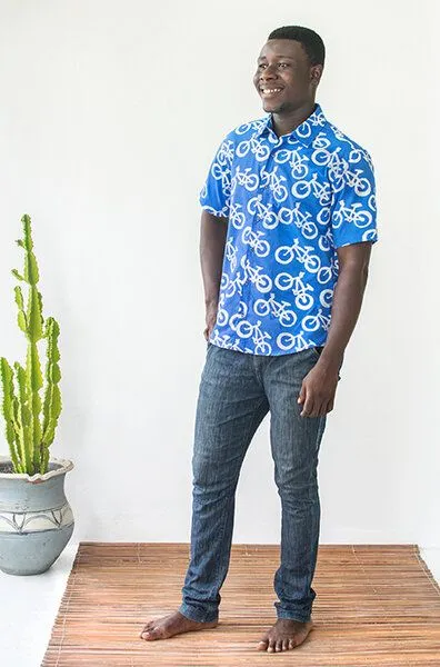 Global Mamas Global Mamas Bio Hemd - Slim Fit - Pathways, Bikes (blau), – Produktbild 3 von 4