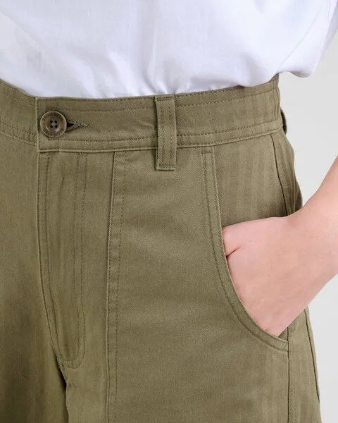 Dedicated DEDICATED Vara Herringbone - Hose aus Biobaumwolle, Leaf green (grün), – Produktbild 4 von 4