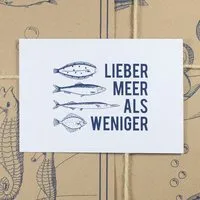 Bow & Hummingbird Bow & Hummingbird Postkarte Lieber Meer als weniger – Produktbild 1 von 1