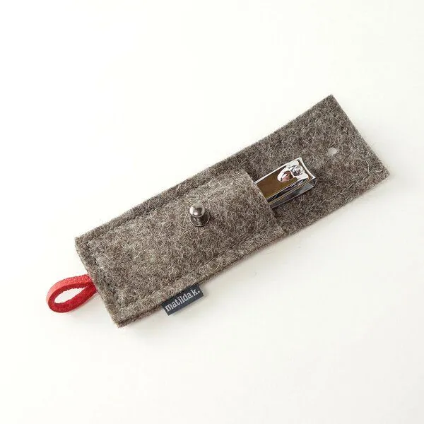 matilda k. manufaktur matilda k. manufaktur maniküre-etui minimalistisch aus Filz mit nagelknipser 'franz', Braun, – Produktbild 5 von 8
