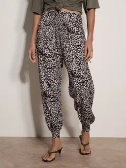 Apricot Apricot Jogger Pants Relaxhose mit Animalprint – Produktbild 1 von 1