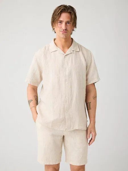 KnowledgeCotton Apparel KnowledgeCotton Apparel Leinenshorts - Loose linen shorts - VEGAN - aus Bio-Leinen, Beige-yarndyed (light feather), – Produktbild 3 von 4