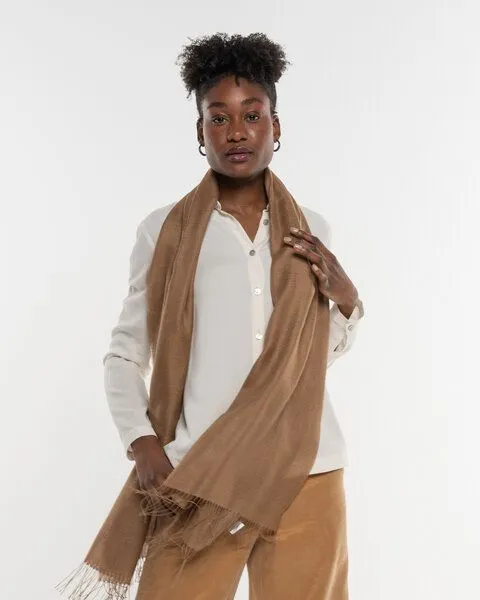 Alma & Lovis Alma & Lovis Exklusiver Schal im edlen Alpaka-Seide-Mix | Alpaca Scarf, Camel (gold-braun), – Produktbild 2 von 3