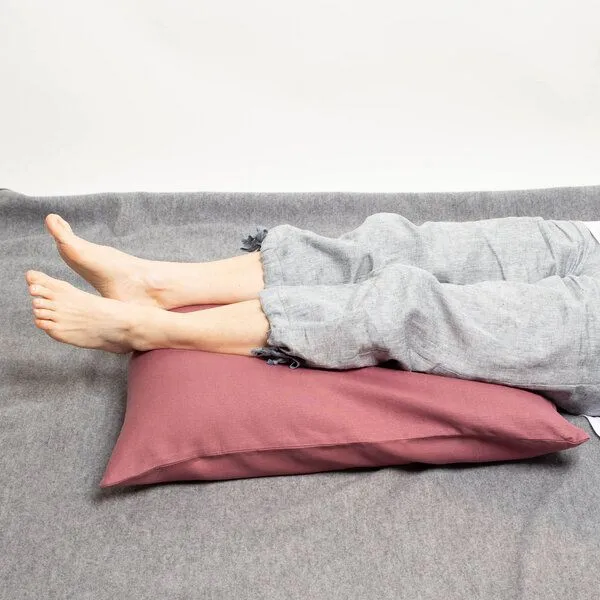 nahtur-design nahtur-design Venen-Entspannungskissen / Rückenstützkissen 60x80 cm mit Leinenbezug, Flieder, – Produktbild 3 von 4