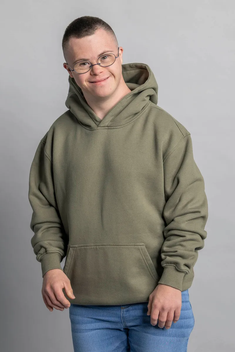 DIRTS DIRTS Damen vegan Bestickter Hoodie Oversized Staubiges Oliv, Olivgrün, – Produktbild 1 von 2