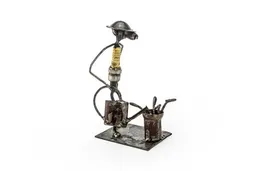 Moogoo Creative Africa Moogoo Creative Africa Zündkerzen-Figur | Gärtner:in | Upcycled & handgemacht – Produktbild 1 von 1