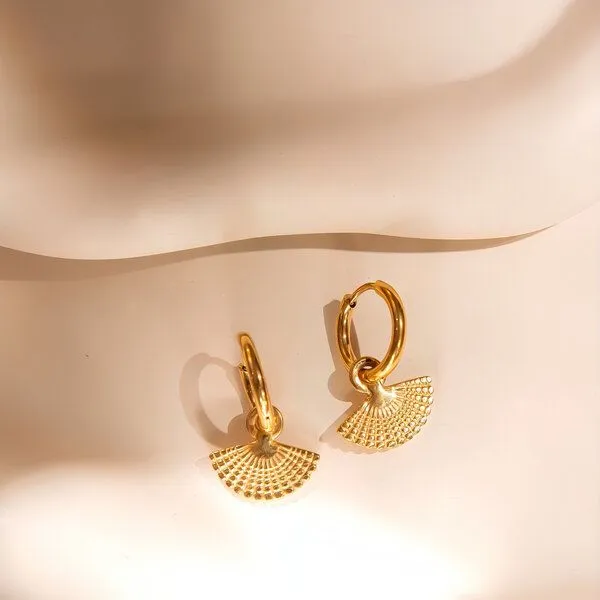 ELEKTROPULLI ELEKTROPULLI 14mm Creolen mit BOHO CHARM Anhänger, Gold, – Produktbild 4 von 4