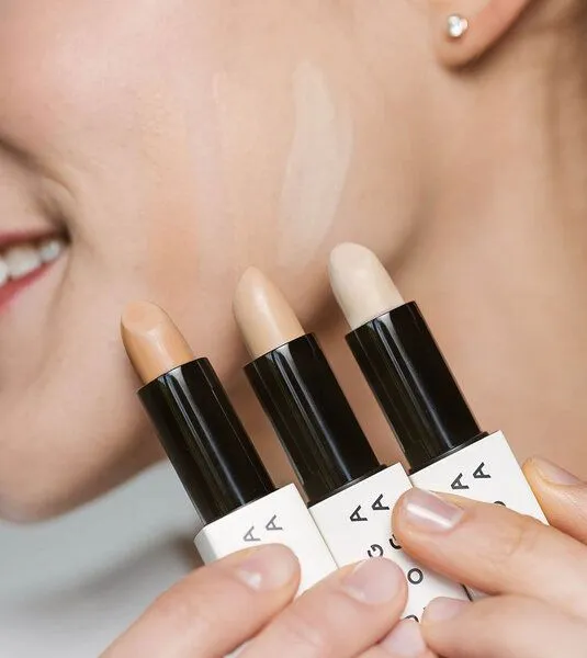 Uoga Uoga Uoga Uoga Cremiger Concealer Stift vegan, 651 - sehr hell, – Produktbild 3 von 4