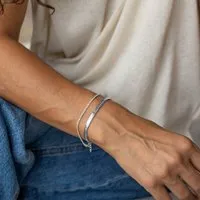 juni juni Graues Tila Armband Cloud - optional mit Silberarmband aus recyceltem Silber - gefertigt in Deutschland – Produktbild 1 von 1