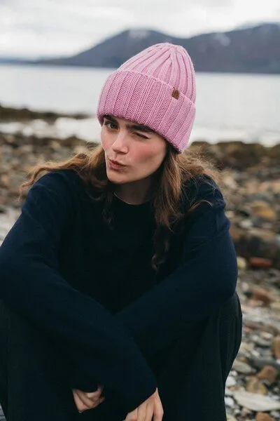 Kopyto Kopyto GULO - Strickmütze aus 100% Merinowolle RWS-zertifiziert Mütze mit breiter Rippenstruktur, Pink, – Produktbild 3 von 4