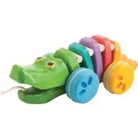 PlanToys PlanToys Nachziehtier Regenbogen Krokodil aus recyceltem Kautschukholz Maße 9,5 x 22,5 x 9,5 cm – Produktbild 1 von 1