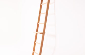 cannas Kleiderleiter-Set aus Buche mit Regal und Boden